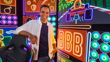 O apresentador Tadeu Schmidt no confessionário da casa do BBB 22 - Foto: Divulgação/Globo