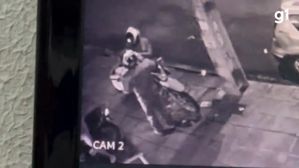 Assalto contra motoboy aconteceu no bairro Jardim cidade Universitária, em João Pessoa — Foto: Reprodução/g1