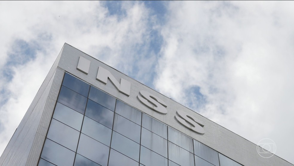 Fraude no INSS: mais de 170 mil vítimas contestam as justificativas apresentadas pelas associações que retiraram o dinheiro — Foto: Jornal Nacional/ Reprodução