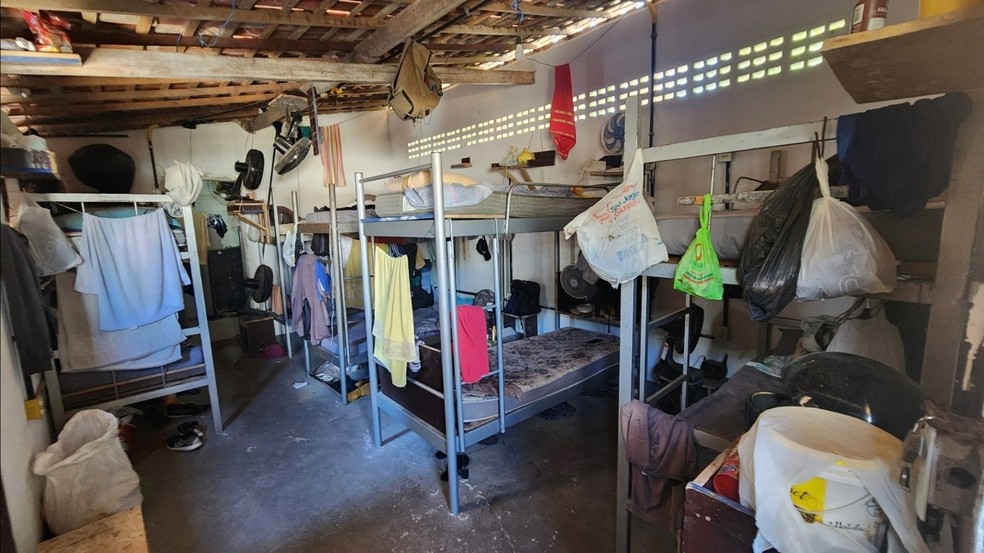 Situação do alojamento em que os trabalhadores resgatados dormiam, em obras realizadas em João Pessoa e Cabedelo, na Paraíba — Foto: Grupo Especial de Fiscalização Móvel/MPT