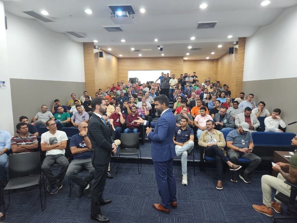Em audiência, Ministério Público Federal e órgãos definem ações para reorganizar fiação em postes de João Pessoa — Foto: MPF