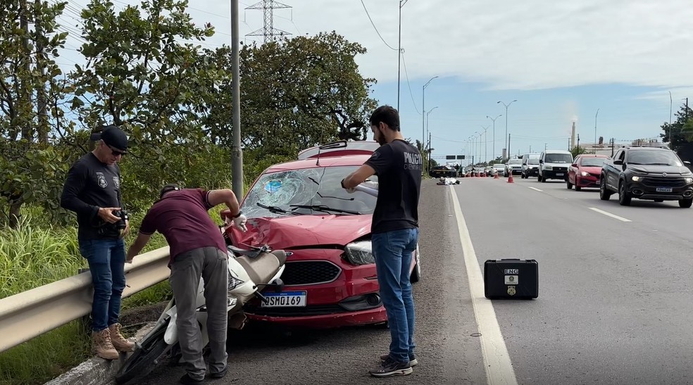 Acidente foi registrado na BR-230, no Conde — Foto: Flávio Fernandes/TV Cabo Branco