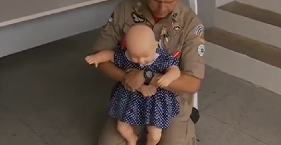 Socorro de vítima de engasgamento — Foto: Reprodução/ TV Asa Branca