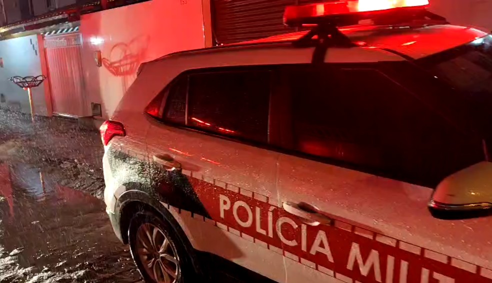 Três suspeitos chegaram atirando contra vítima, no bairro Valentina de Figueiredo, em João Pessoa — Foto: Flávio Fernandes/TV Cabo Branco
