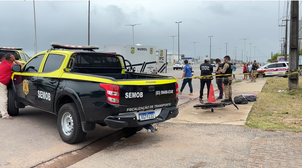 Mulher é morta a tiros a caminho do trabalho, em Cabedelo — Foto: Flávio Fernandes/TV Cabo Branco