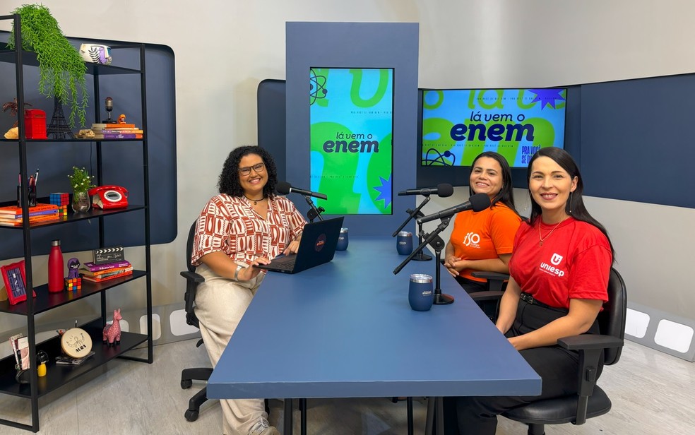 Primeiro episódio do videocast Lá vem o Enem 2025 — Foto: Lara Lobo / Lá vem o Enem