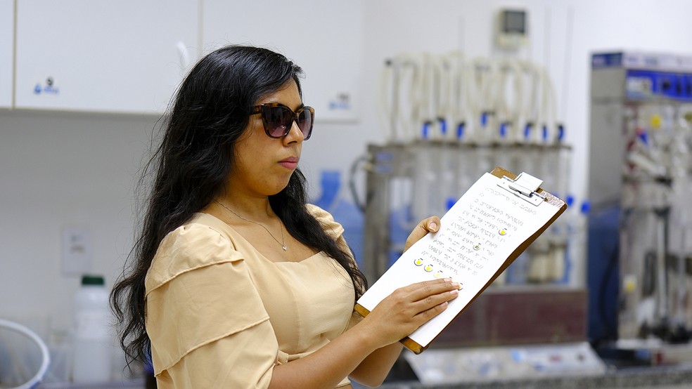 UFRN desenvolve sistema tátil para identificação de cores e texturas voltado a pessoas cegas — Foto: Cícero Oliveira/Agecom UFRN