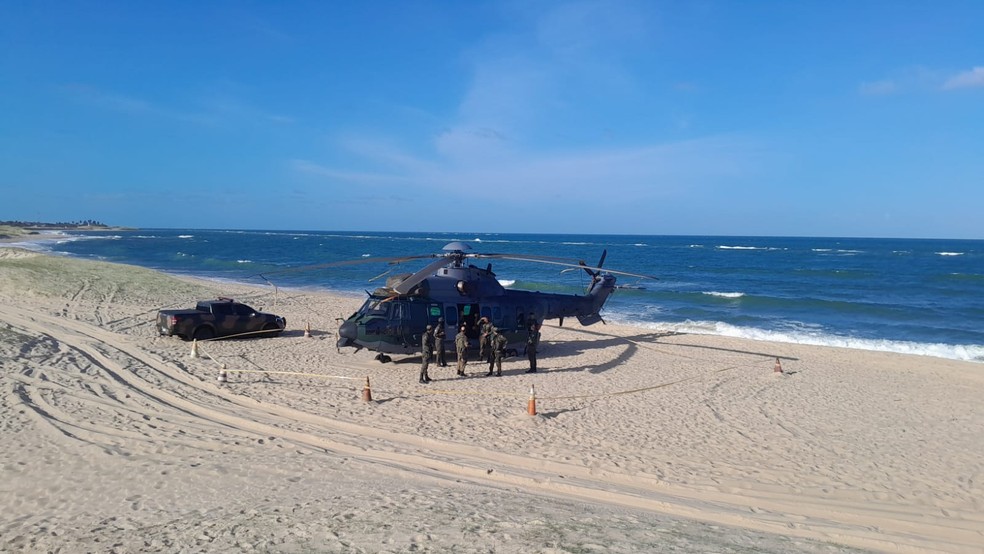 Foto de sábado, quando o avião da FAB pousou em praia na Grande Natal — Foto: Thiago César/Inter TV Cabugi