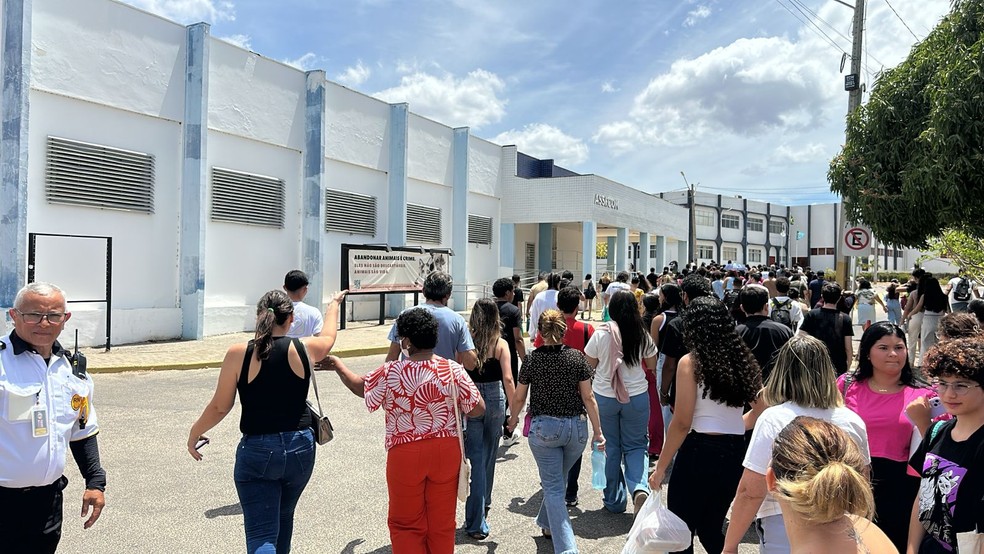 ENEM 2025: Domingo (9), primeiro dia, Mossoró, RN: com portões abertos, inscritos se dirigem para salas na Ufersa, em Mossoró — Foto: Iara Nóbrega/Inter TV Costa Branca