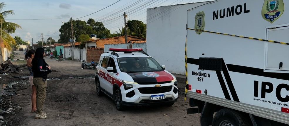 Homem morre e pai é baleado em Santa Rita, na Grande João Pessoa — Foto: Flávio Fernandes/TV Cabo Branco