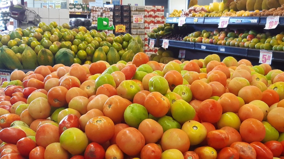 Entre novembro e dezembro de 2025, tomate registra aumento médio de 8,41% — Foto: Sérgio Henrique Santos/Inter TV Cabugi
