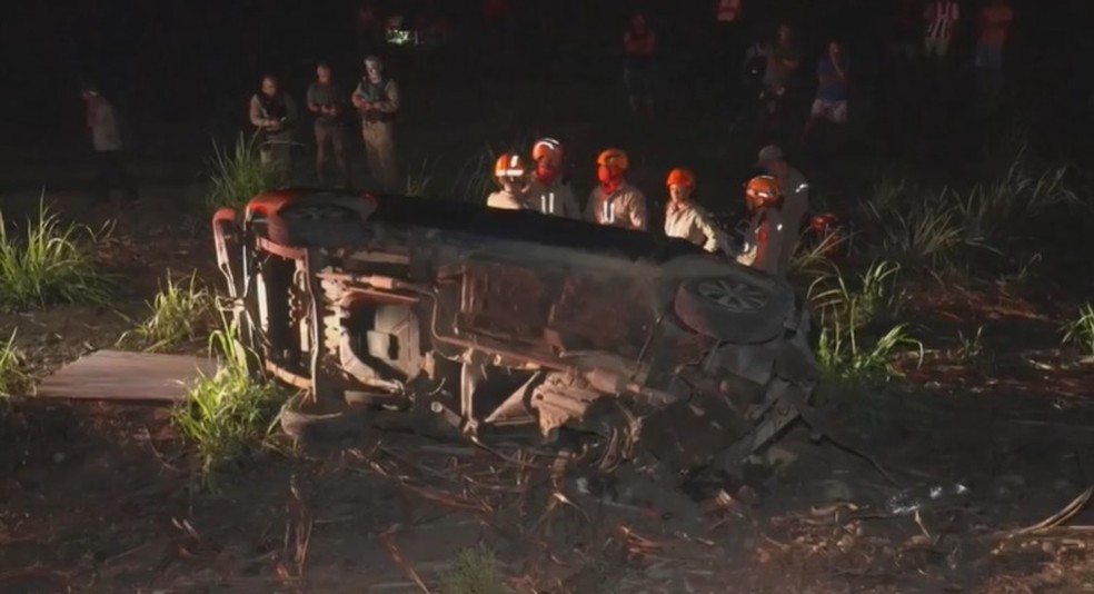 Acidente entre dois carros deixa homem morto, entre Cruz do Espírito Santo e Santa Rita, na Grande João Pessoa — Foto: Reprodução/TV Cabo Branco