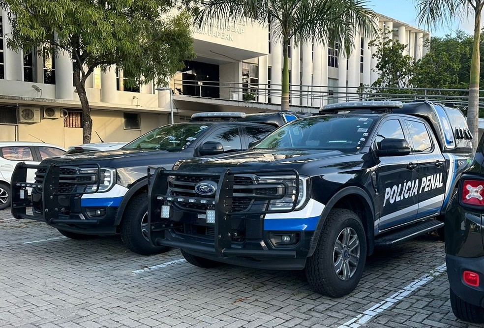 Polícia Penal viaturas carros em frente a Seap RN Secretaria de Administração Penitenciária do RN policial penal Rio Grande do Norte — Foto: Kleber Teixeita/Inter TV Cabugi