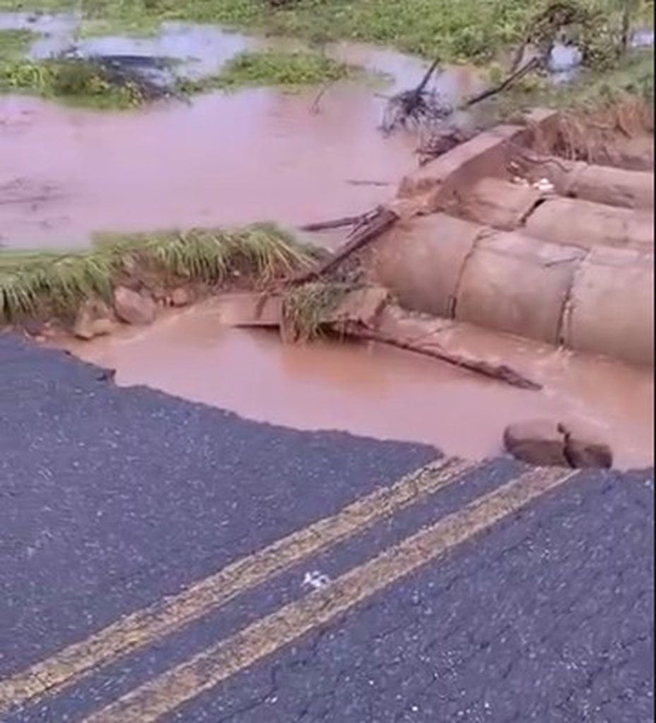 Chuvas causam interdição de rodovia e deslizamento no Sertão da Paraíba — Foto: Reprodução / TV Cabo Branco