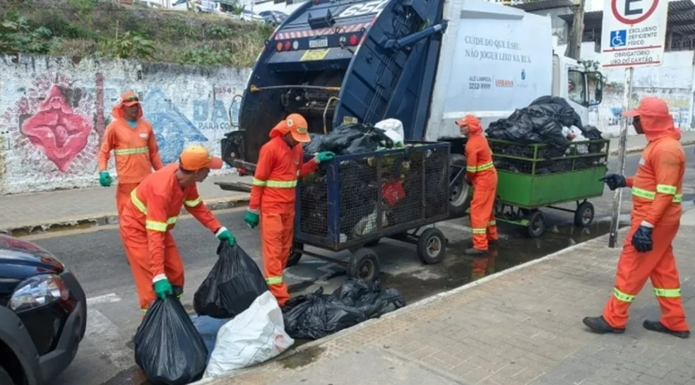 Coleta de lixo em Natal Urbana Caminhão garis — Foto: Urbana/Divulgação/ARQUIVO