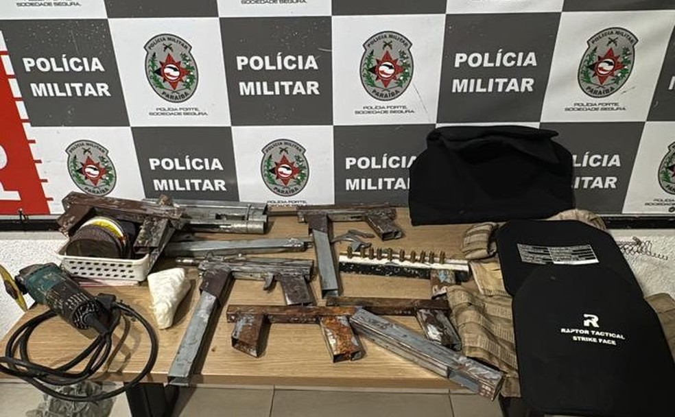 Fábrica clandestina de armas é fechada em João Pessoa; homem é preso — Foto: Polícia Militar da Paraíba