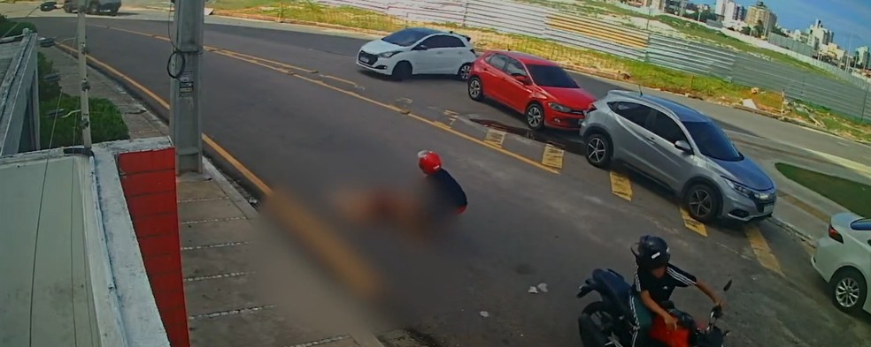 Mulher é agredida durante tentativa de assalto, em João Pessoa — Foto: Reprodução / TV Cabo Branco