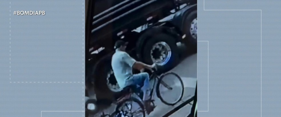 Idoso morre após ser atropelado por carreta, no Sertão da PB — Foto: Reprodução / TV Cabo Branco