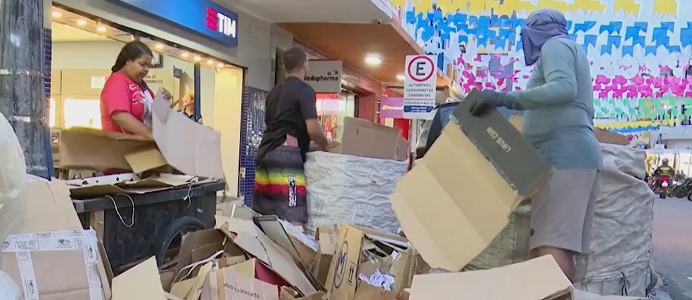 Trabalho de coleta de recicláveis em Campina Grande — Foto: Foto: Reprodução TV Paraíba.