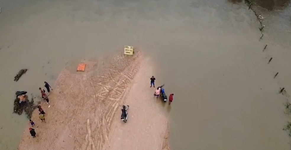 Comunidades rurais ficam ilhadas em Rio Tinto, após chuvas na Paraíba — Foto: Reprodução/TV Cabo Branco