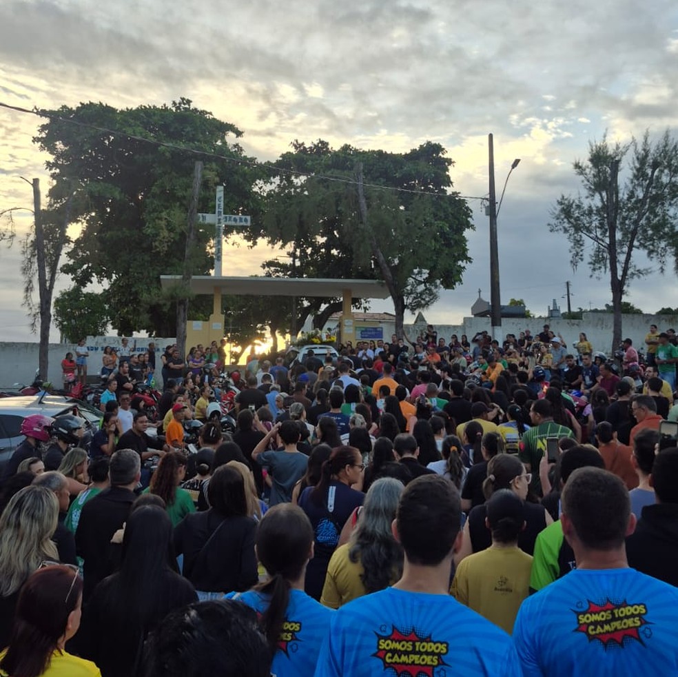 Sepultamento de Washington Gonçalves aconteceu no Cemitério Bom Jesus, em Guarabira — Foto: Arquivo Pessoal