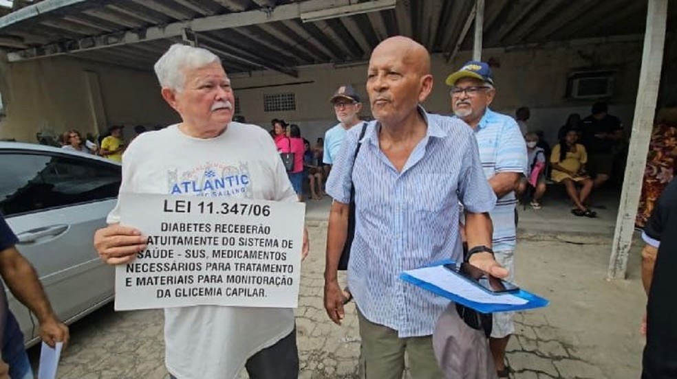 Pacientes com diabetes buscavam medicamentos na manhã desta quarta no Prosus - no Centro de Distribuição Zeca Passos - na Ribeira, em Natal (RN) — Foto: Stephany Souza/Inter TV Cabugi