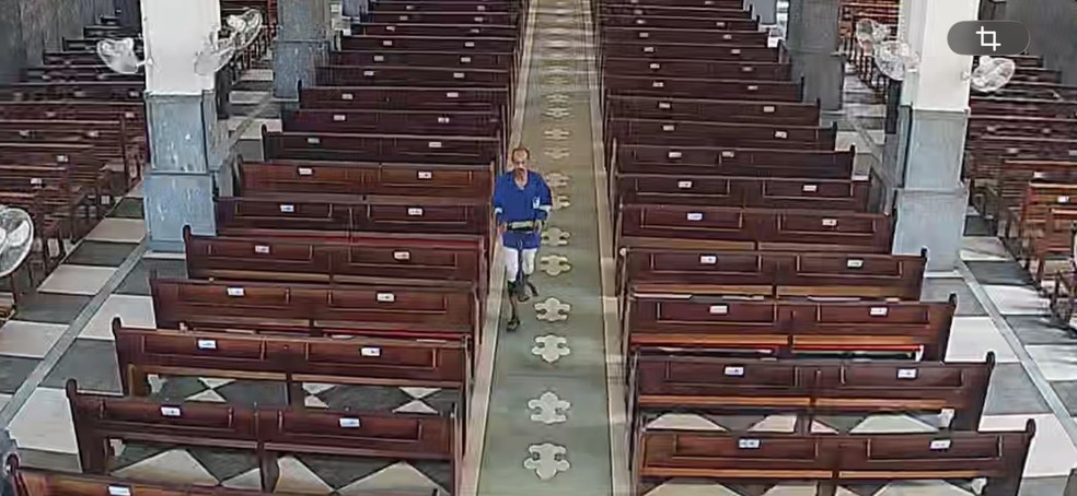 Homem é preso suspeito de furtar banco de ofertório de catedral no Sertão da Paraíba — Foto: Reprodução