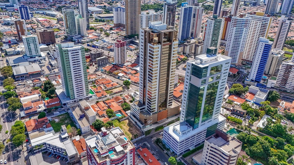 O Eco Medical Center Cartaxo e o Eco Business ajudaram a definir o eixo corporativo e médico da avenida Rui Carneiro, em João Pessoa, tornando-se referências ao longo da trajetória da Eco Construtora — Foto: Higor Pereira/Eco Construtora