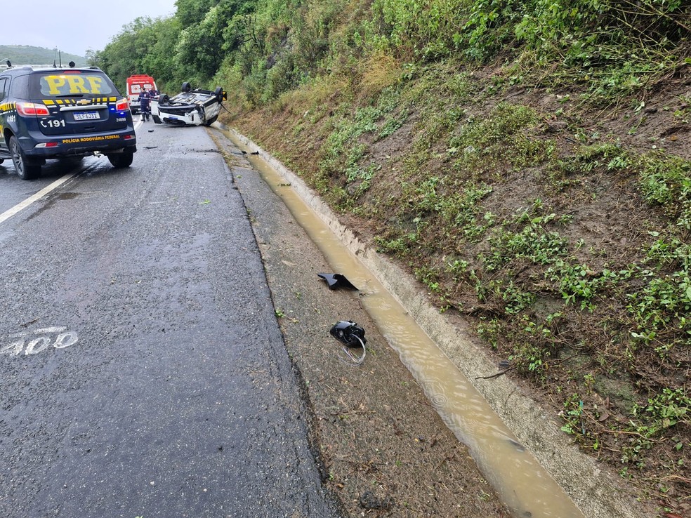 Capotamento ocorreu no km-121 da BR-230 — Foto: Divulgação/PRF
