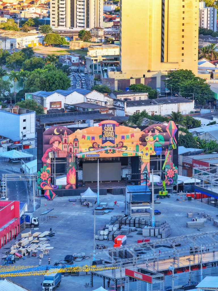 Montagem das estruturas no Parque do Povo para o São João 2026 de Campina Grande — Foto: Rondinelle de Paula/Arte Produções