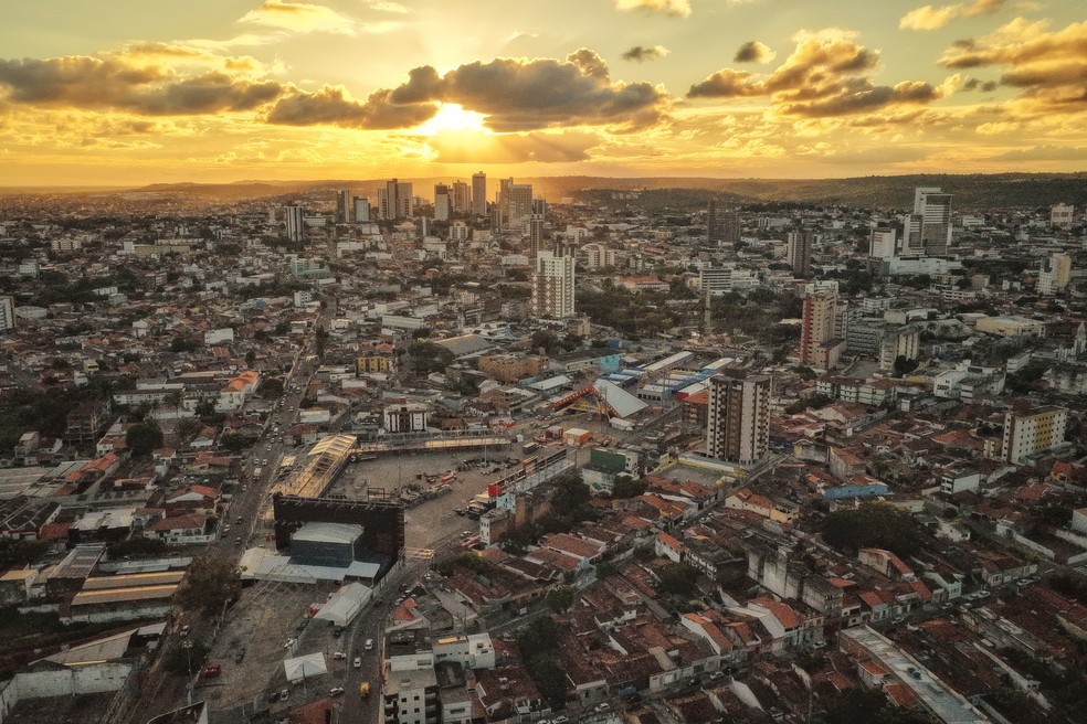 Montagem das estruturas no Parque do Povo para o São João 2026 de Campina Grande — Foto: Rondinelle de Paula/Arte Produções