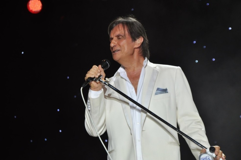 Show do cantor Roberto Carlos — Foto: Natália Clementin/G1