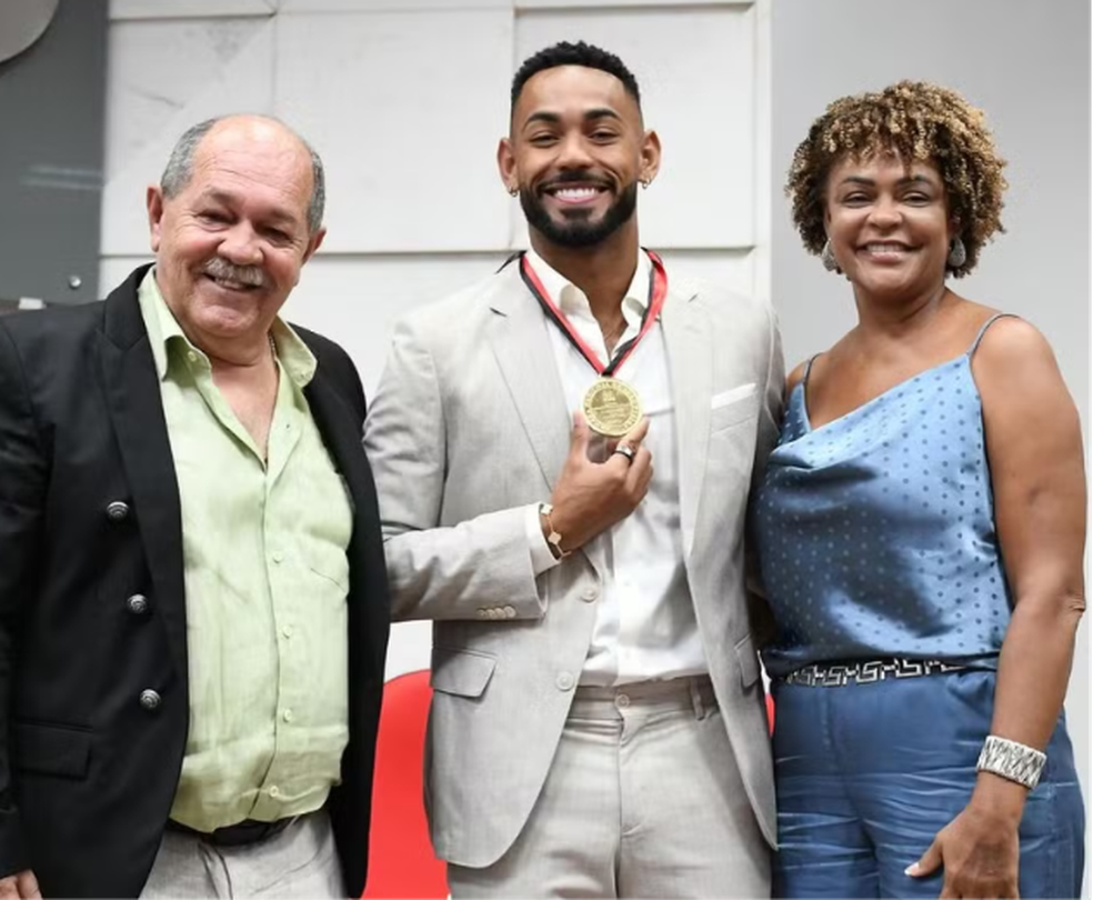 Carmelo Cunha, pai, e Luziana Cunha, mãe de Matheus Cunha — Foto: Reprodução