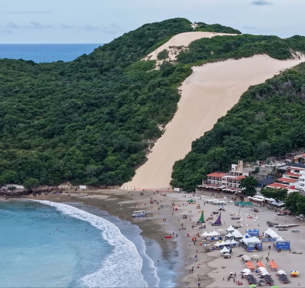 Morro do Careca, na praia de Ponta Negra, em Natal — Foto: Drone do Sol/@dronedosol