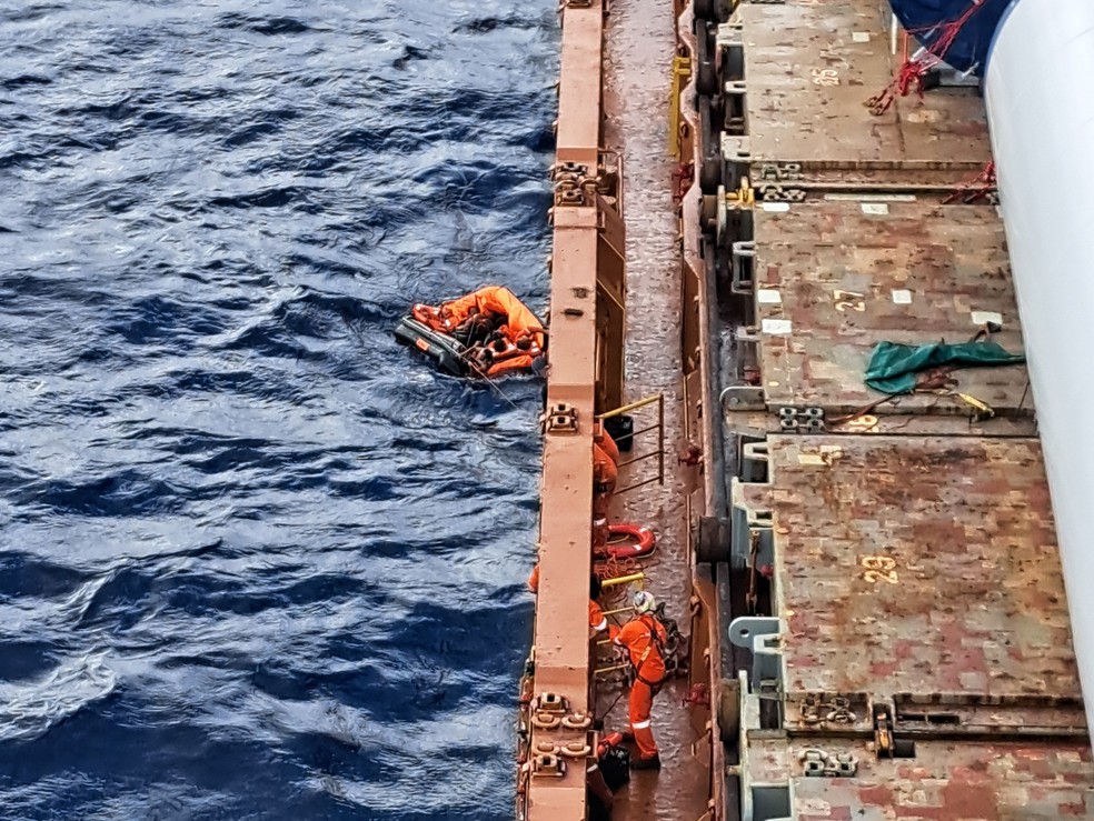 Marinha confirma naufrágio de embarcação e resgate de seis pessoas no RN — Foto: Marinha do Brasil