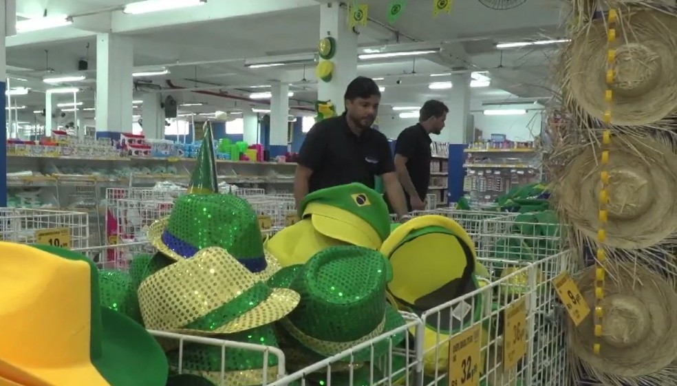 Comércio funcionará de forma diferenciada nos jogos do Brasil — Foto: Inter TV Cabugi/Reprodução