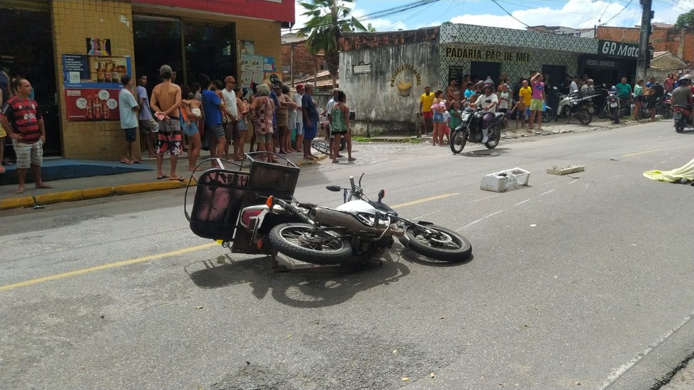 Homem morre em acidente envolvendo moto e carro, em João Pessoa — Foto: Yanka Oliveira/TV Cabo Branco