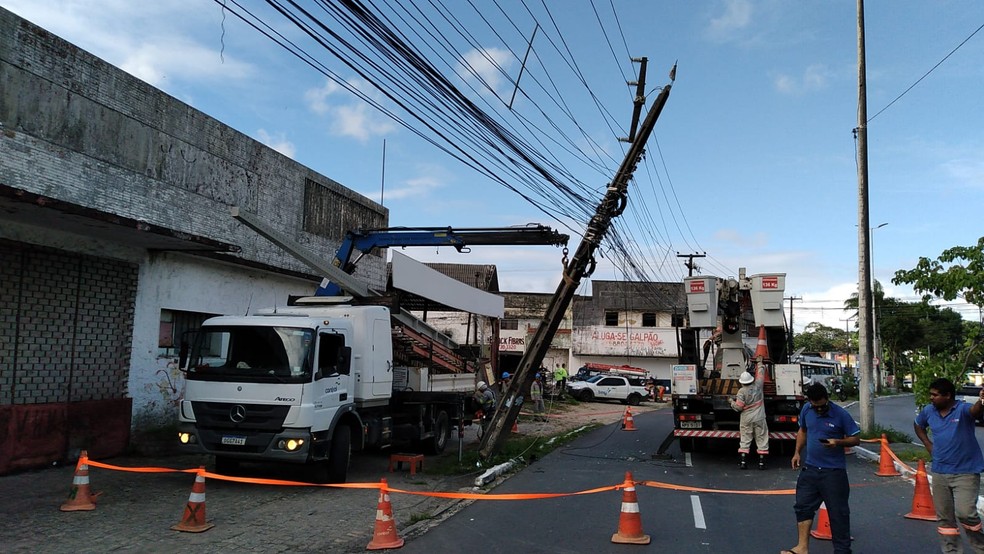 Poste atingido por veículo no estado da Paraíba. — Foto: Reprodução/Energisa Paraíba
