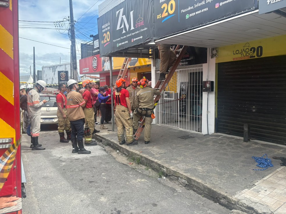 Eletricista morre após sofrer choque elétrico durante manutenção em loja de João Pessoa — Foto: Ewerton Correia/TV Cabo Branco