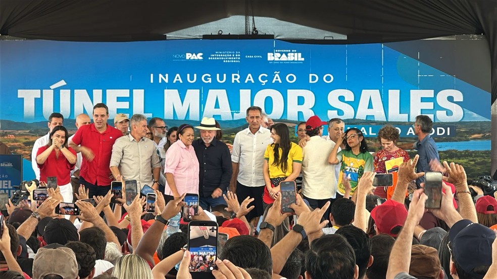 Lula visita túnel que leva águas do Rio São Francisco ao Oeste do Rio Grande do Norte — Foto: Iara Nóbrega/Inter TV Costa Branca