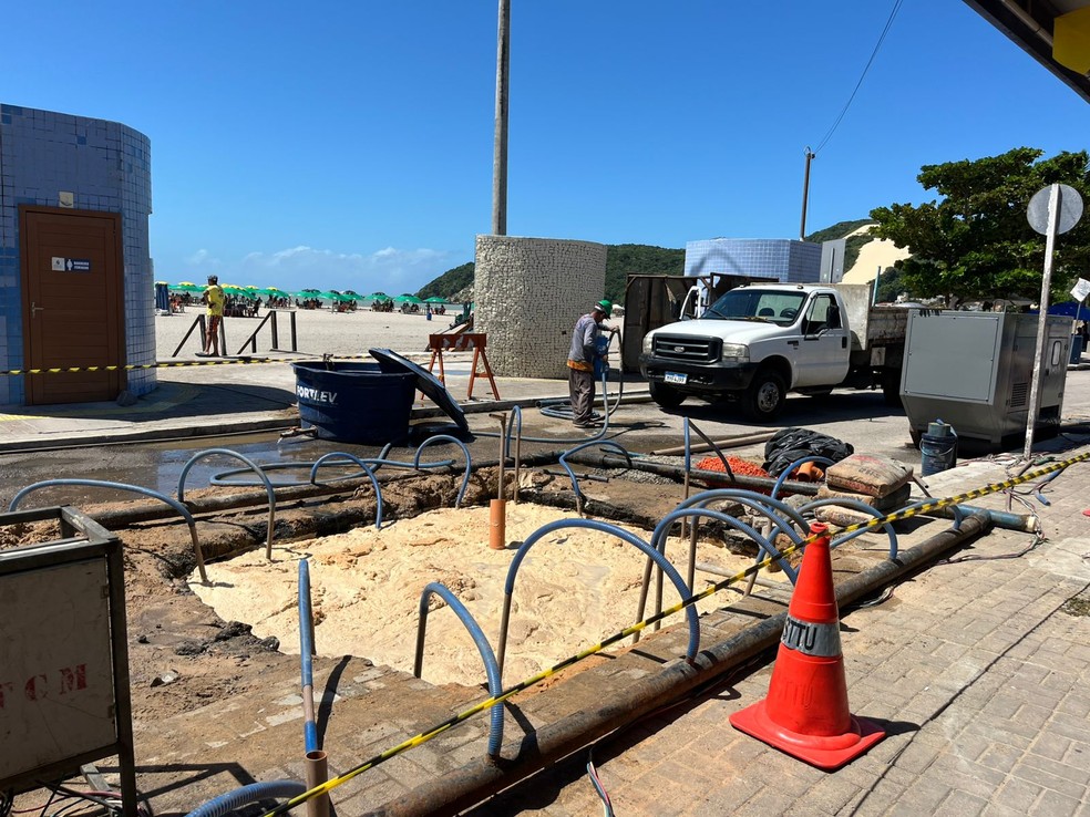 Rua Erivan França, em Ponta Negra, é interditada para obra da Caern — Foto: Philipe Salvador/Inter TV Cabugi