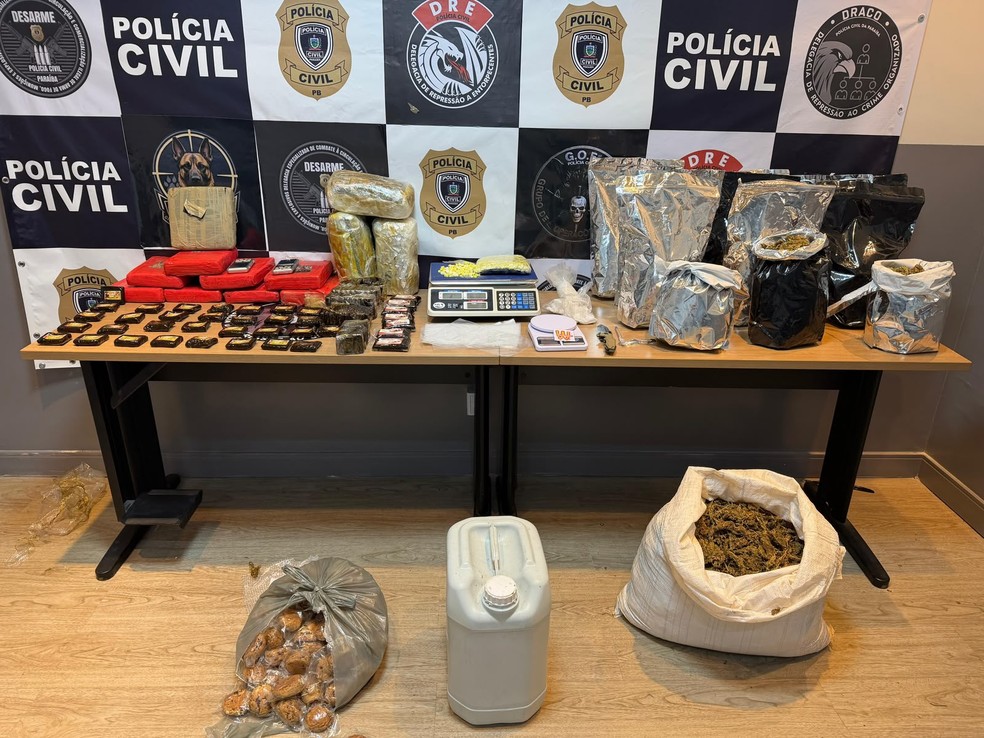 Polícia apreendeu uma quantidade expressiva de drogas no local da prisão e em um endereço no Conde — Foto: Divulgação/Polícia Civil