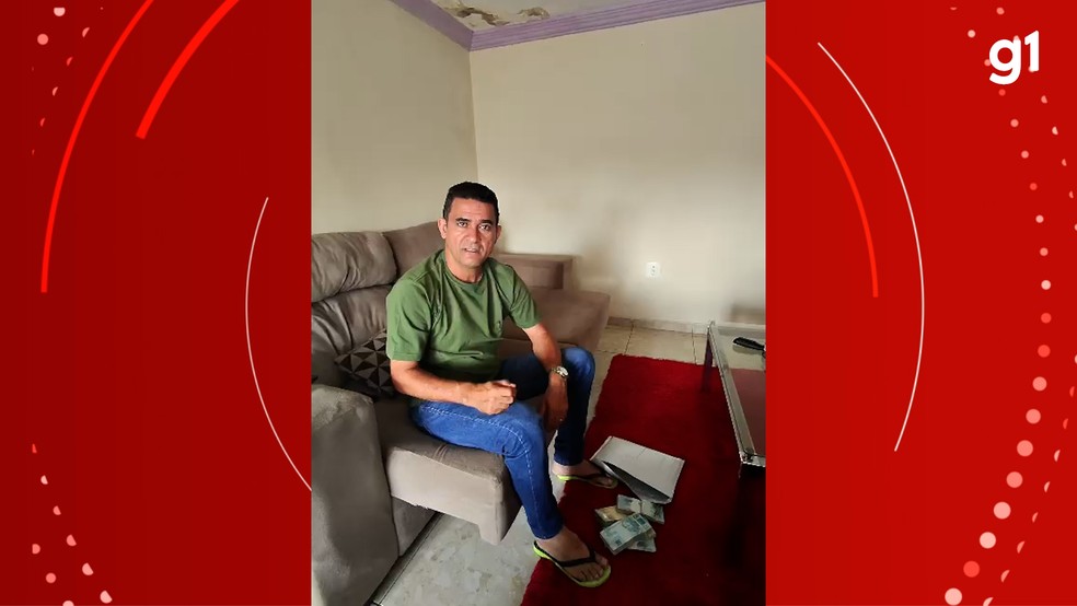 Ministério Público investiga prefeito de Caaporã por vídeo em que ele aparece recebendo bolsa de dinheiro — Foto: TV Cabo Branco