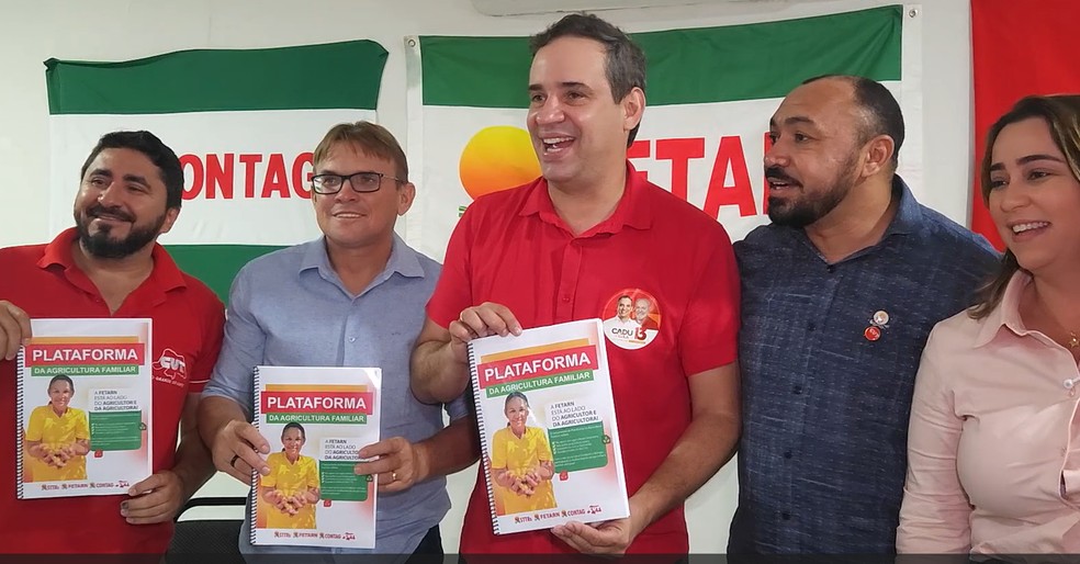 Cadu de Lula (PT) recebe plataforma com propostas para agricultura familiar no RN — Foto: Inter TV Cabugi