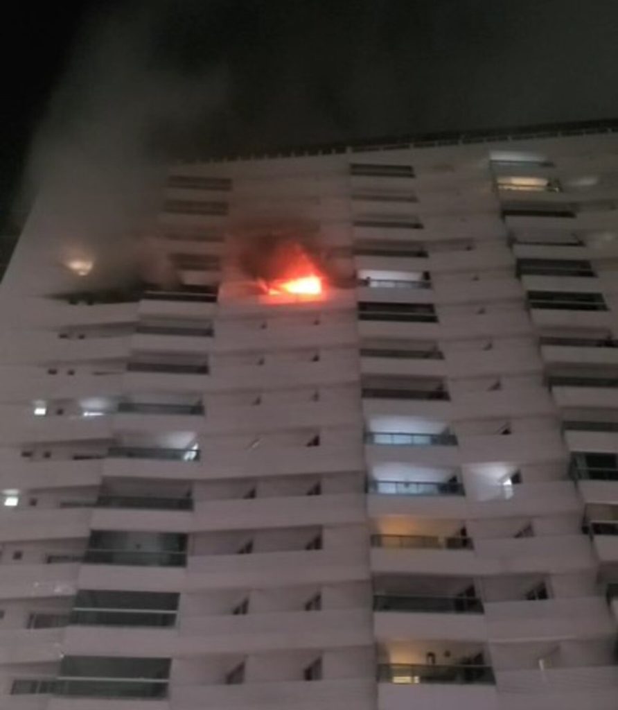 Incêndio atinge apartamento, em João Pessoa — Foto: Reprodução