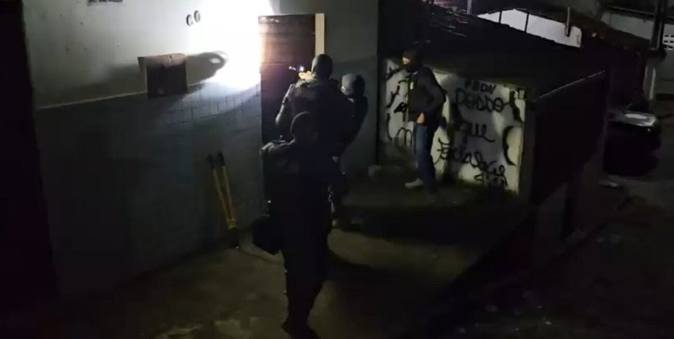 Operação integrada cumpre mandados de busca e apreensão contra suspeitos de tráfico de drogas e assaltos, em Guarabira, na PB — Foto: Reprodução / Polícia Civil