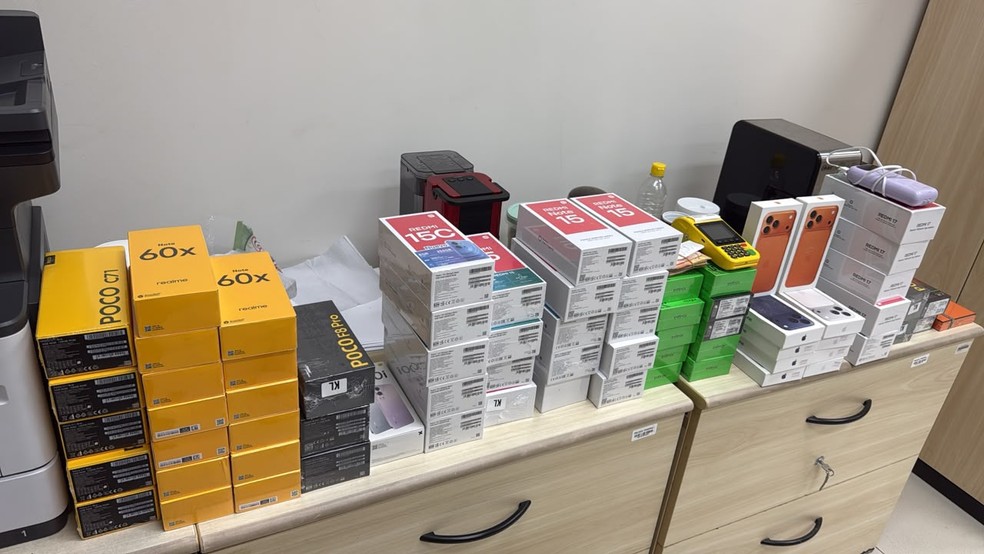 Homem é preso suspeito de transportar 89 celulares e outros produtos irregulares na PB — Foto: Reprodução / Polícia Federal