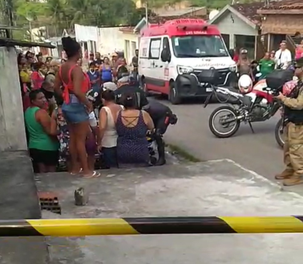 Dois homens são baleados por suspeitos em moto, na Grande João Pessoa — Foto: Redes sociais