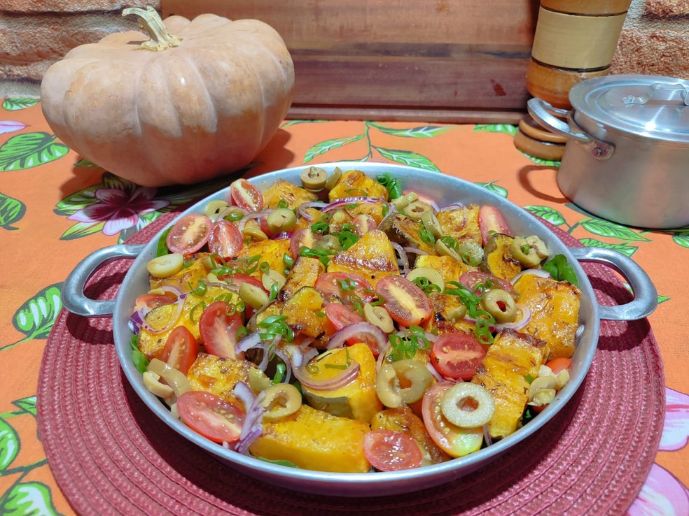 Salada de jerimum assada foi apresentada no quadro Bom que Só — Foto: Inter TV Costa Branca