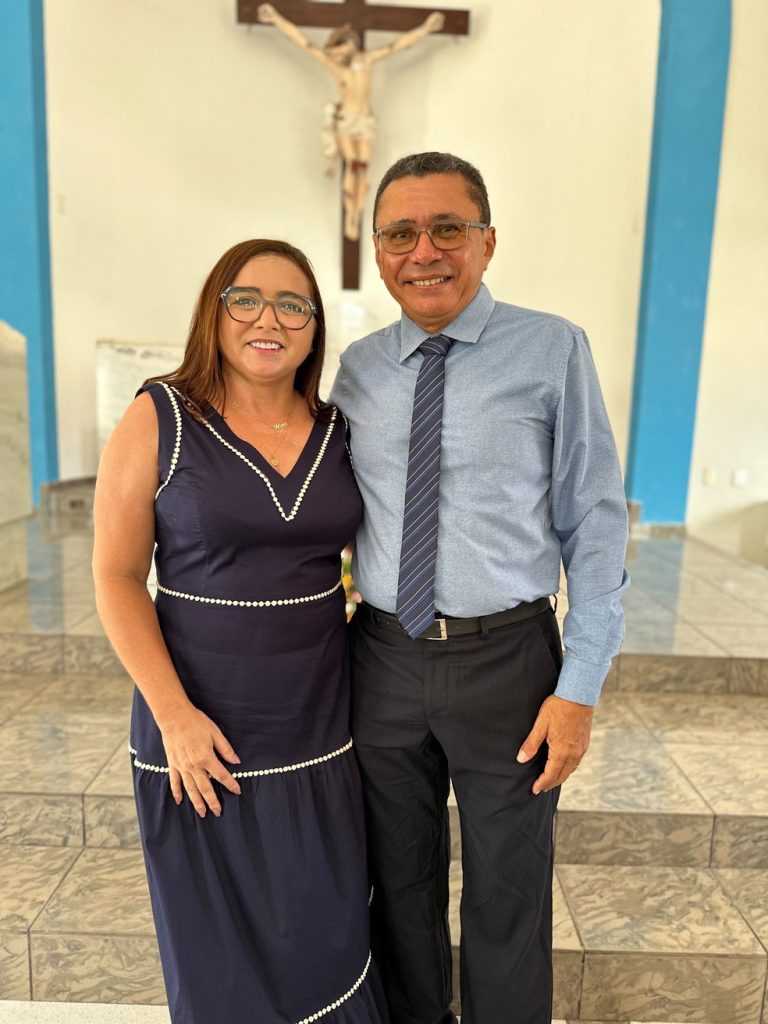 Professora Nira e Evanio Pedro voltaram ao cargo — Foto: Divulgação